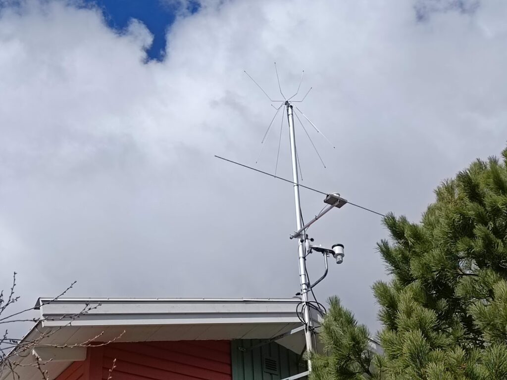 50 MHz dipole under the disconne