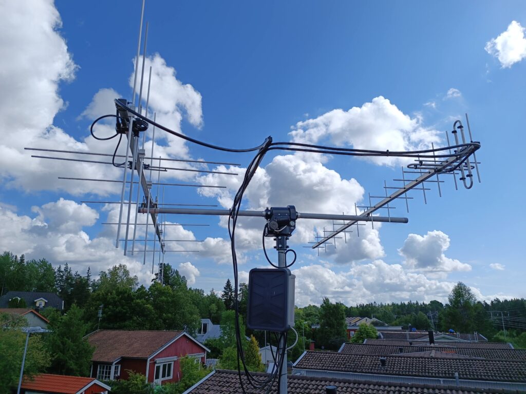 Coax cable support for the UHF X-yagi